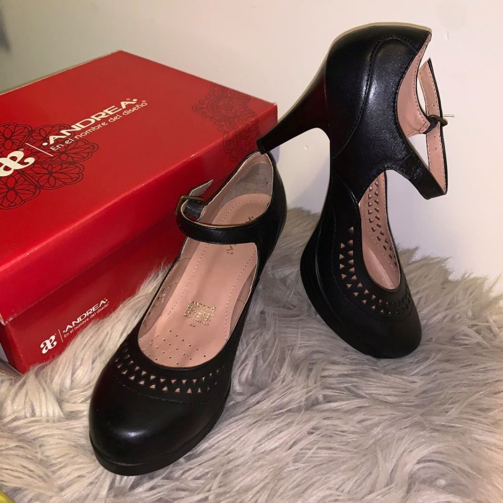 Black mary jane high heels